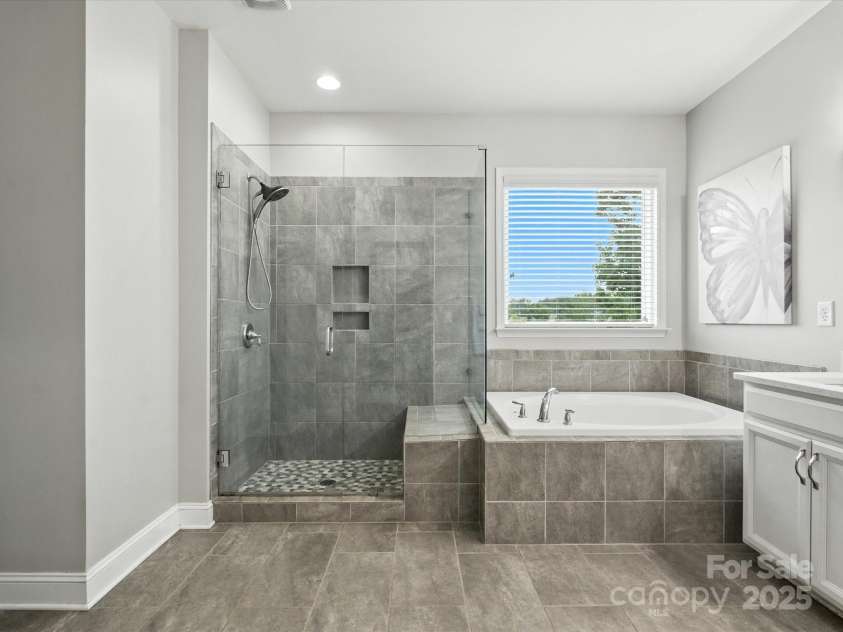 2033 Folkstone Lane, Lancaster, SC 29720.  MLS# CAR4287306, YatesRealty ID 33712. Oversized seamless Shower w/ Bench and a soaking tub