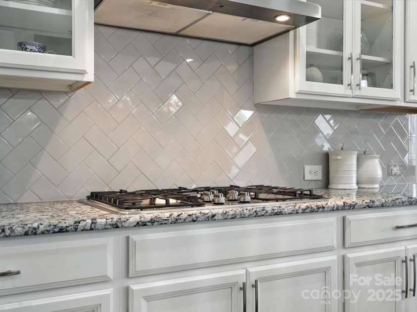 2033 Folkstone Lane, Lancaster, SC 29720.  MLS# CAR4287306, YatesRealty ID 33712. SS Appliances 5 Burner Gas Stove