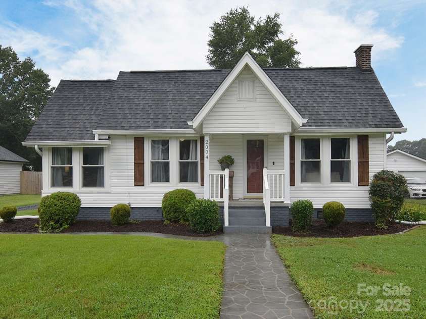 2004 Pennsylvania Avenue, Kannapolis, NC 28083.  MLS# CAR4290031, YatesRealty ID 33713. 