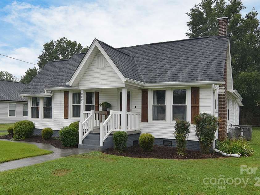 2004 Pennsylvania Avenue, Kannapolis, NC 28083.  MLS# CAR4290031, YatesRealty ID 33713. 