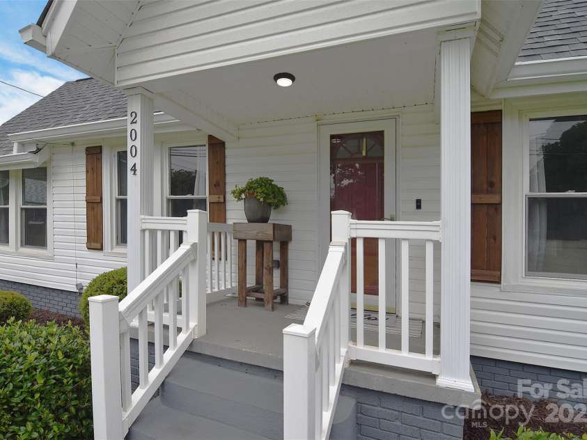 2004 Pennsylvania Avenue, Kannapolis, NC 28083.  MLS# CAR4290031, YatesRealty ID 33713. 