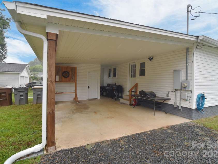2004 Pennsylvania Avenue, Kannapolis, NC 28083.  MLS# CAR4290031, YatesRealty ID 33713. 