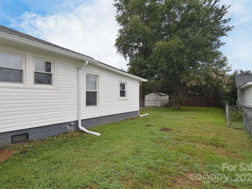 2004 Pennsylvania Avenue, Kannapolis, NC 28083.  MLS# CAR4290031, YatesRealty ID 33713. 