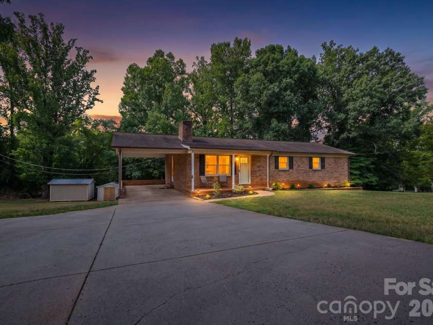 896 Cedarline Drive, Shelby, NC 28150.  MLS# CAR4397447, YatesRealty ID 33713. 