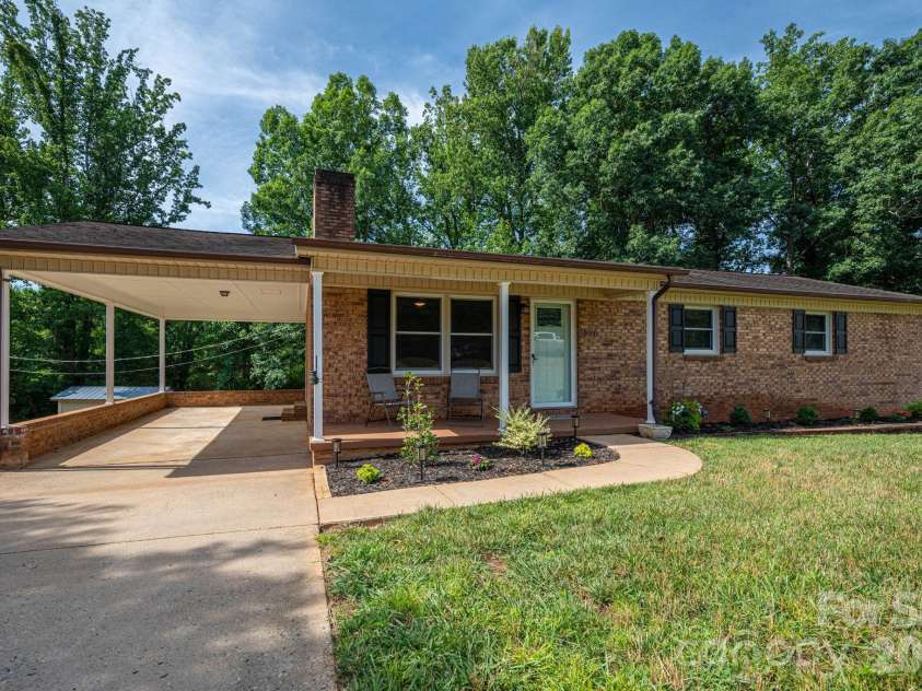 896 Cedarline Drive, Shelby, NC 28150.  MLS# CAR4397447, YatesRealty ID 33713. 