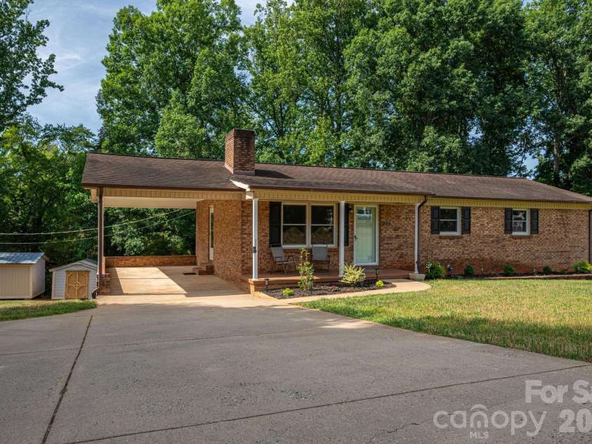 896 Cedarline Drive, Shelby, NC 28150.  MLS# CAR4397447, YatesRealty ID 33713. 