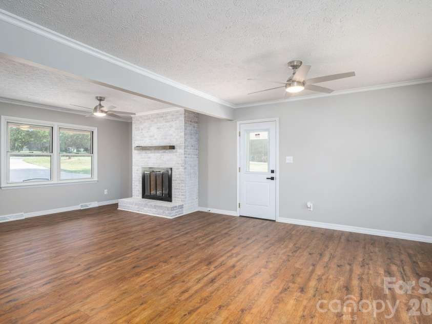 896 Cedarline Drive, Shelby, NC 28150.  MLS# CAR4397447, YatesRealty ID 33713. 