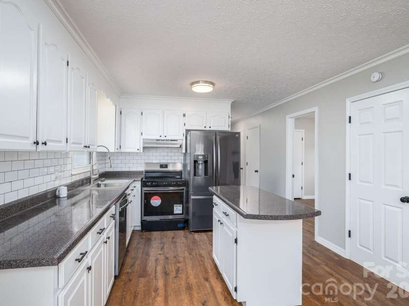 896 Cedarline Drive, Shelby, NC 28150.  MLS# CAR4397447, YatesRealty ID 33713. 