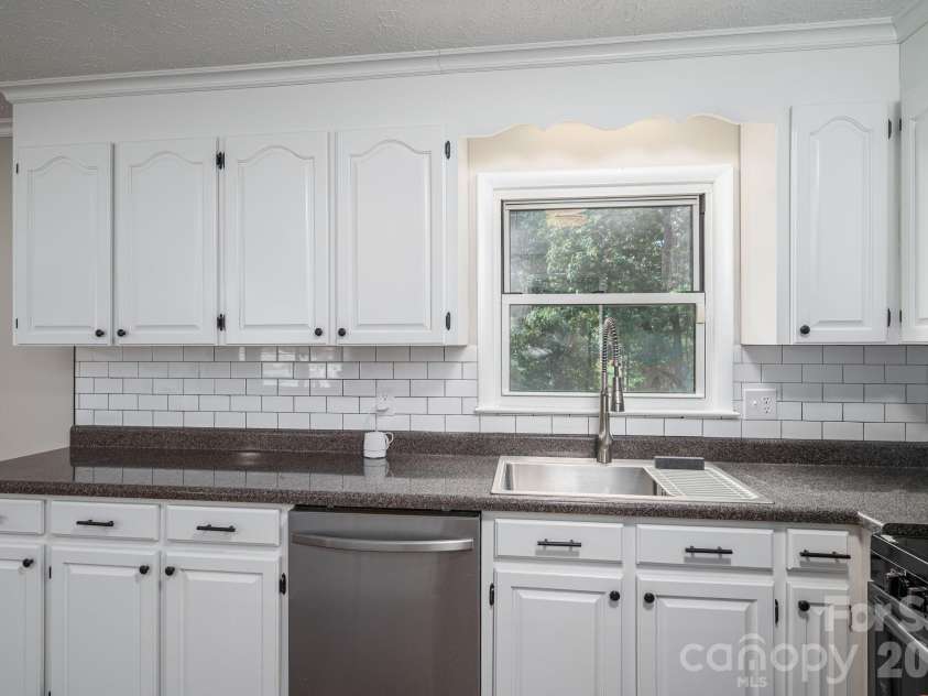 896 Cedarline Drive, Shelby, NC 28150.  MLS# CAR4397447, YatesRealty ID 33713. 