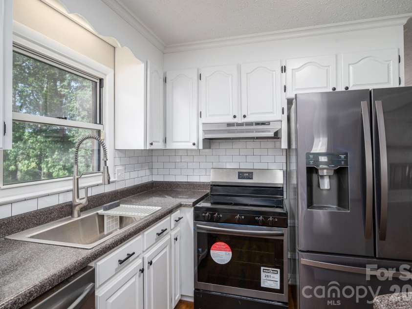 896 Cedarline Drive, Shelby, NC 28150.  MLS# CAR4397447, YatesRealty ID 33713. 