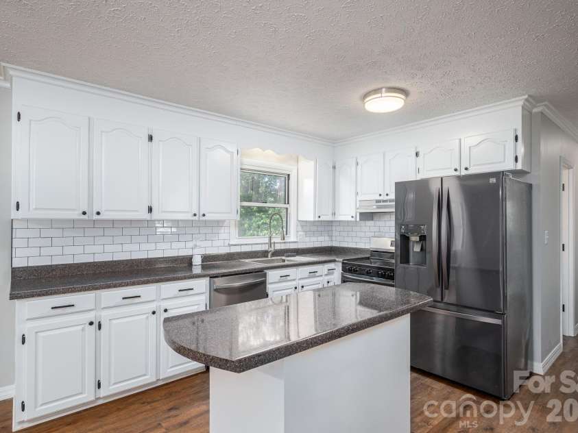 896 Cedarline Drive, Shelby, NC 28150.  MLS# CAR4397447, YatesRealty ID 33713. 