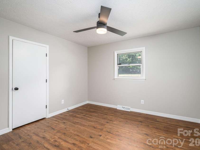 896 Cedarline Drive, Shelby, NC 28150.  MLS# CAR4397447, YatesRealty ID 33713. 