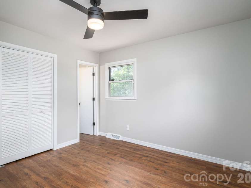 896 Cedarline Drive, Shelby, NC 28150.  MLS# CAR4397447, YatesRealty ID 33713. 