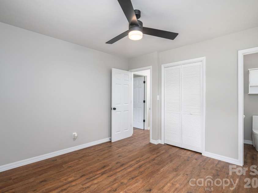 896 Cedarline Drive, Shelby, NC 28150.  MLS# CAR4397447, YatesRealty ID 33713. 