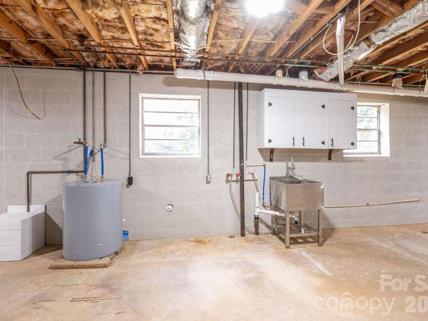 896 Cedarline Drive, Shelby, NC 28150.  MLS# CAR4397447, YatesRealty ID 33713. 