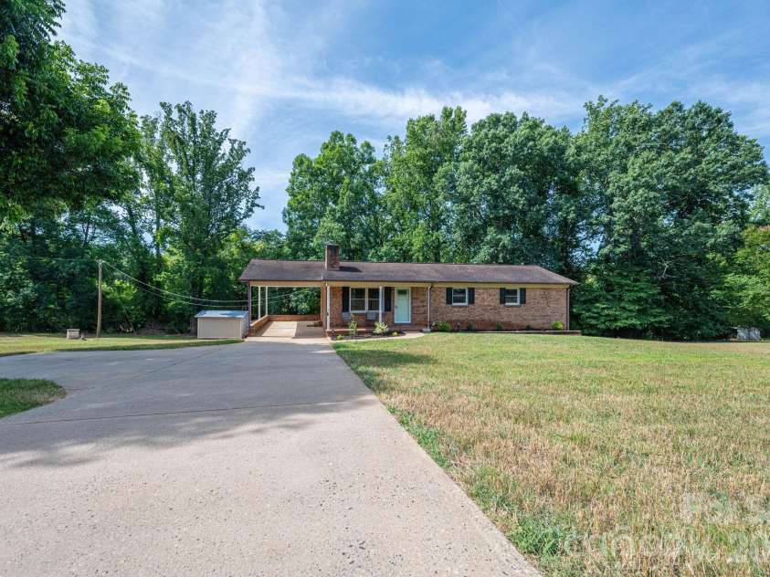 896 Cedarline Drive, Shelby, NC 28150.  MLS# CAR4397447, YatesRealty ID 33713. 