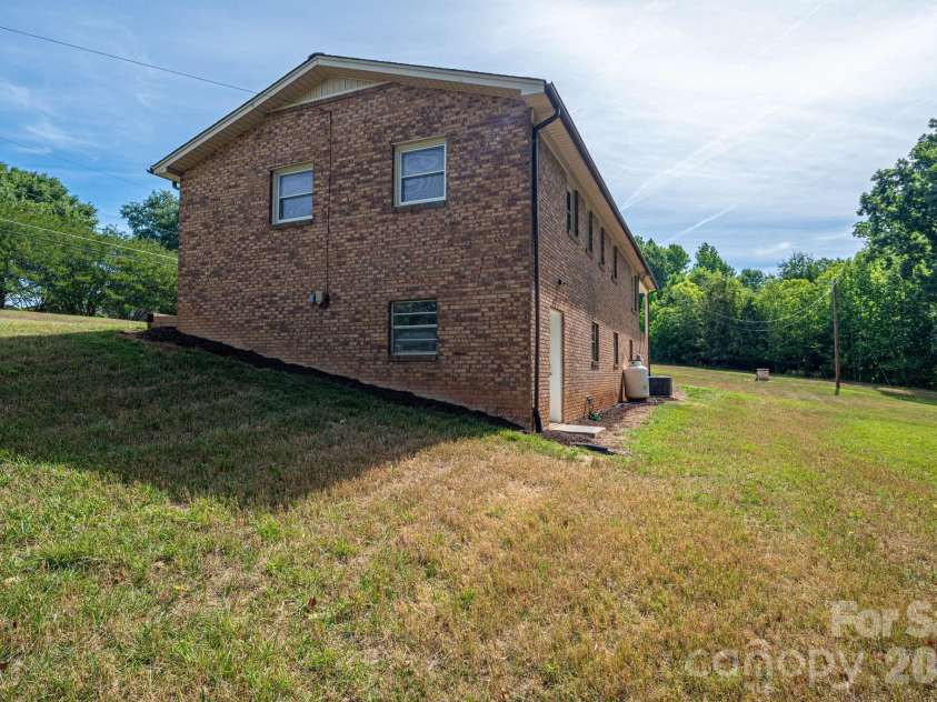 896 Cedarline Drive, Shelby, NC 28150.  MLS# CAR4397447, YatesRealty ID 33713. 