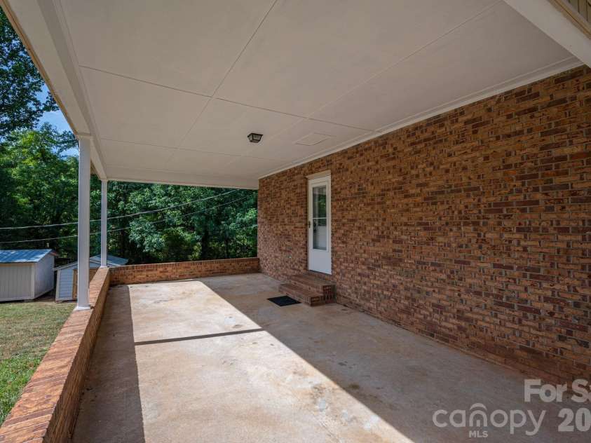 896 Cedarline Drive, Shelby, NC 28150.  MLS# CAR4397447, YatesRealty ID 33713. 
