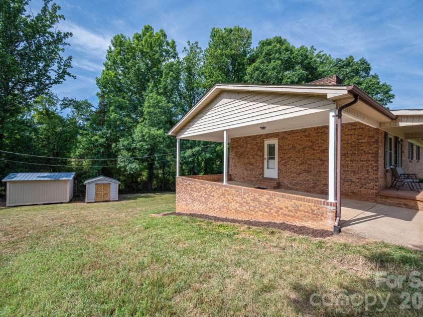 896 Cedarline Drive, Shelby, NC 28150.  MLS# CAR4397447, YatesRealty ID 33713. 