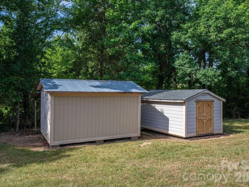 896 Cedarline Drive, Shelby, NC 28150.  MLS# CAR4397447, YatesRealty ID 33713. 