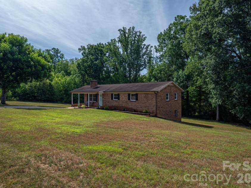896 Cedarline Drive, Shelby, NC 28150.  MLS# CAR4397447, YatesRealty ID 33713. 