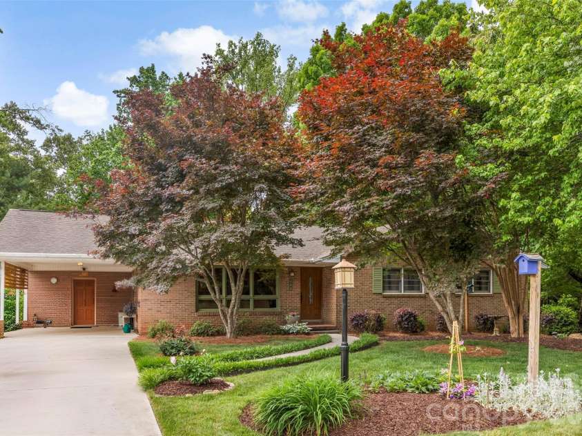112 Amity Circle, Belmont, NC 28012.  MLS# CAR4390773, YatesRealty ID 33714. 