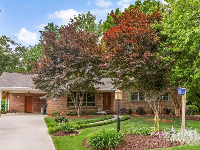 112 Amity Circle, Belmont, NC 28012.  MLS# CAR4390773, YatesRealty ID 33714. 