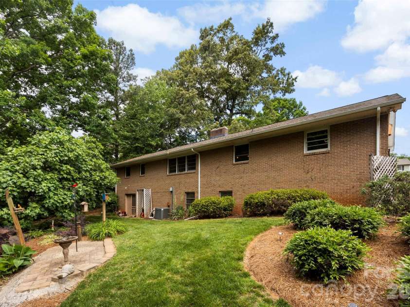 112 Amity Circle, Belmont, NC 28012.  MLS# CAR4390773, YatesRealty ID 33714. 