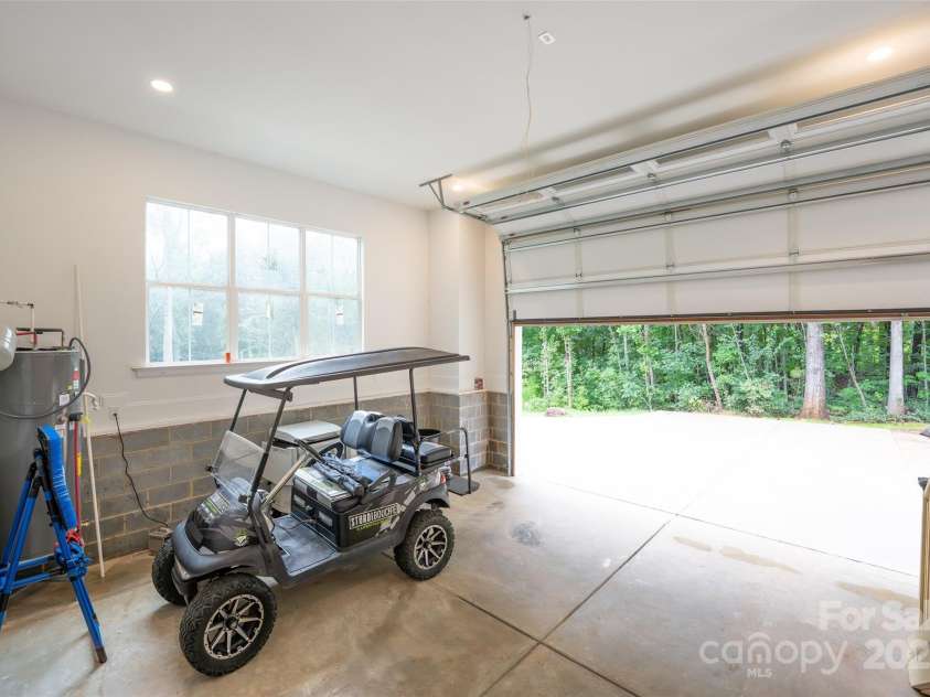 150 Forest Creek Drive, Statesville, NC 28625.  MLS# CAR4286307, YatesRealty ID 33714. 