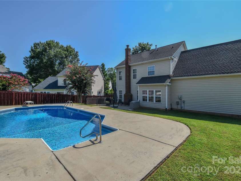 129 Easy Street, Mooresville, NC 28117.  MLS# CAR4294083, YatesRealty ID 33715. 