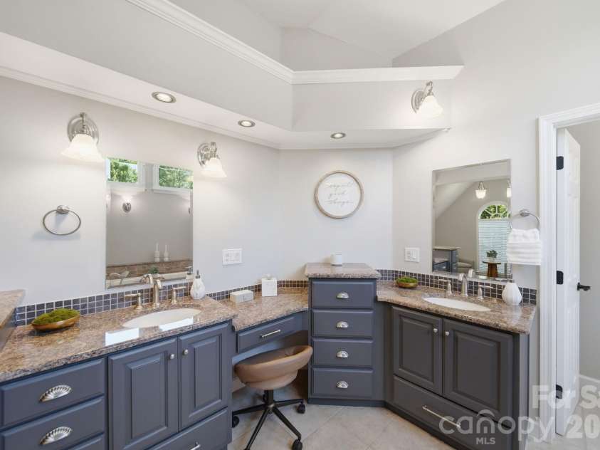 11204 Tavernay Parkway, Charlotte, NC 28262.  MLS# CAR4396935, YatesRealty ID 33716. 