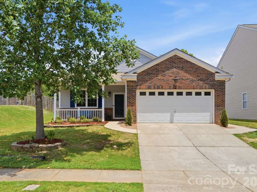 2211 Savannah Hills Drive, Matthews, NC 28105.  MLS# CAR4392429, YatesRealty ID 33717. 