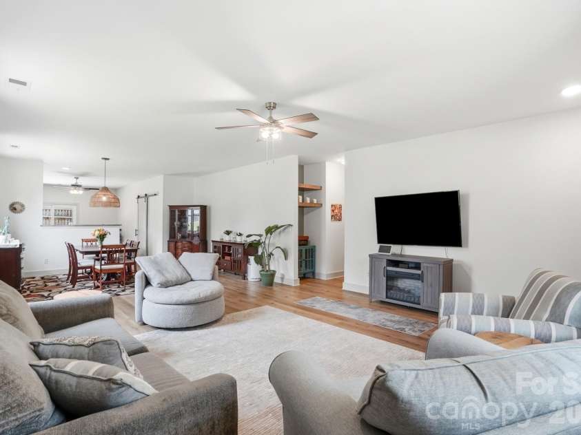 2211 Savannah Hills Drive, Matthews, NC 28105.  MLS# CAR4392429, YatesRealty ID 33717. 