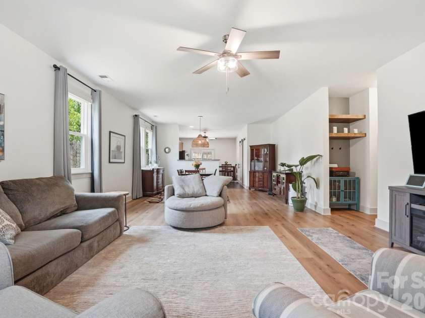 2211 Savannah Hills Drive, Matthews, NC 28105.  MLS# CAR4392429, YatesRealty ID 33717. 