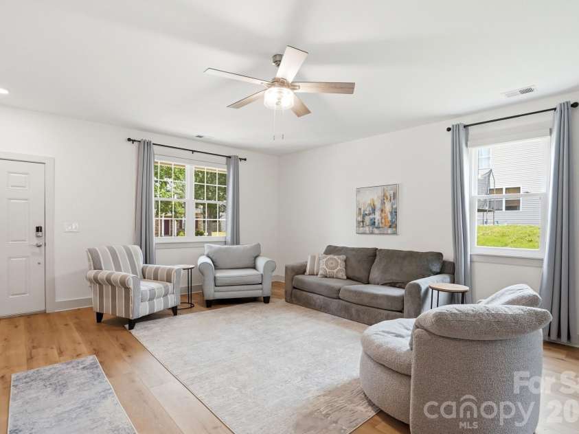 2211 Savannah Hills Drive, Matthews, NC 28105.  MLS# CAR4392429, YatesRealty ID 33717. 