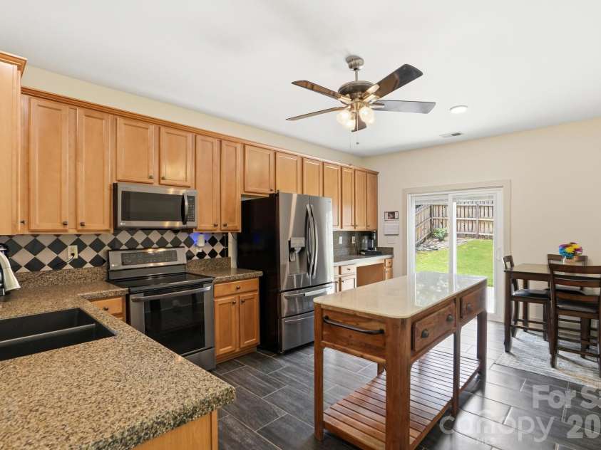 2211 Savannah Hills Drive, Matthews, NC 28105.  MLS# CAR4392429, YatesRealty ID 33717. 
