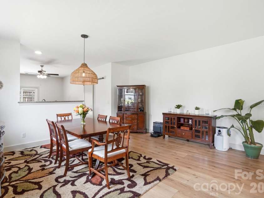 2211 Savannah Hills Drive, Matthews, NC 28105.  MLS# CAR4392429, YatesRealty ID 33717. 