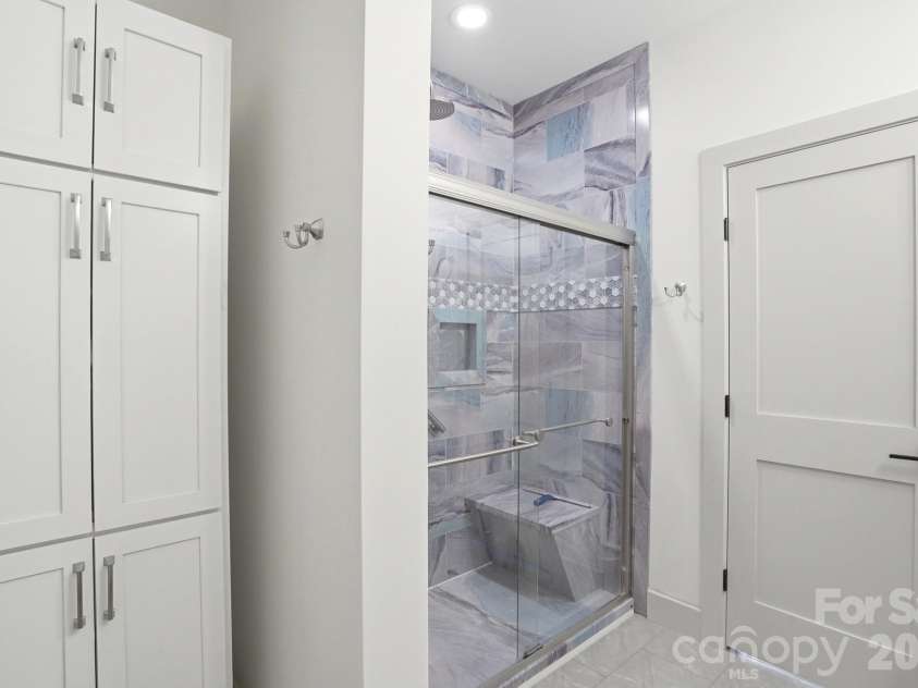 2211 Savannah Hills Drive, Matthews, NC 28105.  MLS# CAR4392429, YatesRealty ID 33717. 