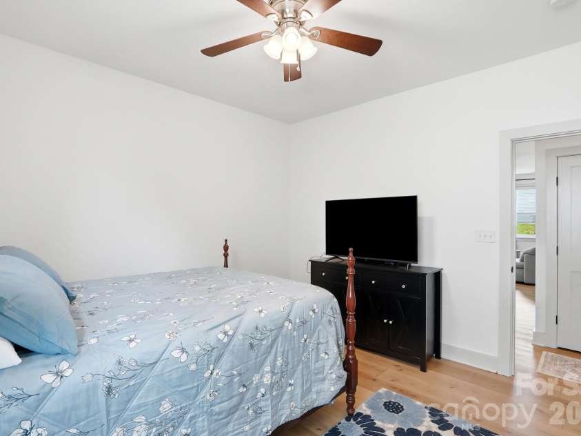 2211 Savannah Hills Drive, Matthews, NC 28105.  MLS# CAR4392429, YatesRealty ID 33717. 