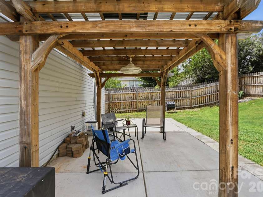 2211 Savannah Hills Drive, Matthews, NC 28105.  MLS# CAR4392429, YatesRealty ID 33717. 