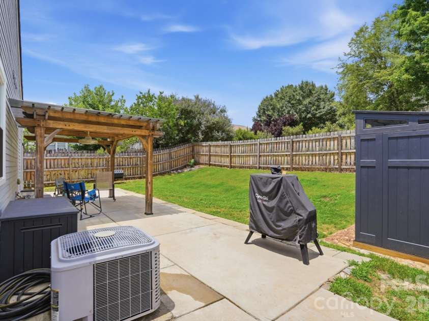 2211 Savannah Hills Drive, Matthews, NC 28105.  MLS# CAR4392429, YatesRealty ID 33717. 