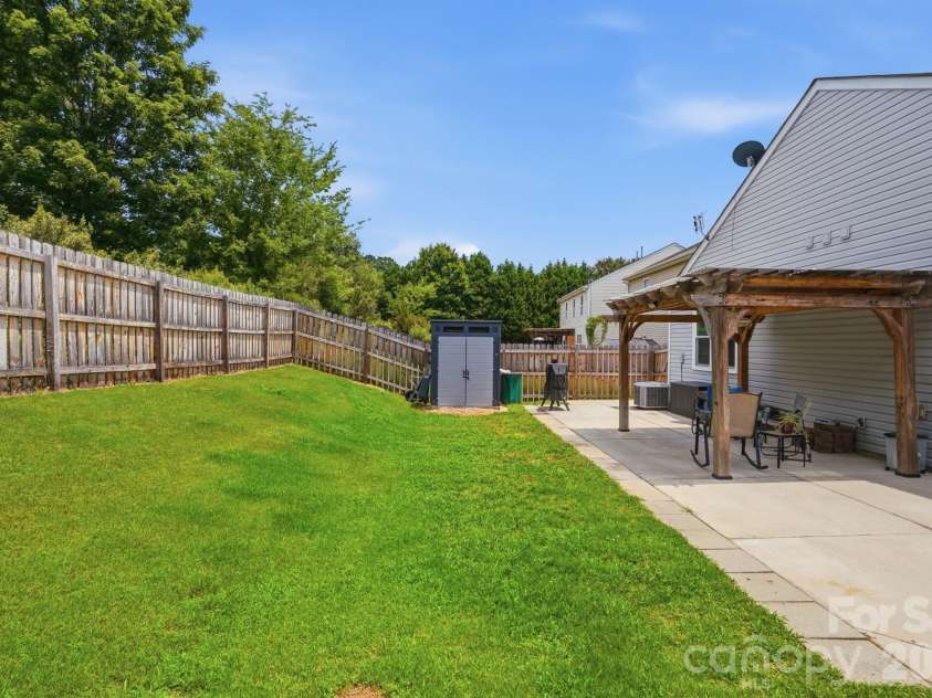 2211 Savannah Hills Drive, Matthews, NC 28105.  MLS# CAR4392429, YatesRealty ID 33717. 