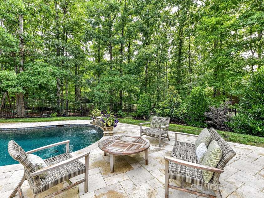 4806 Shannamara Drive, Matthews, NC 28104.  MLS# CAR4271064, YatesRealty ID 33717. 