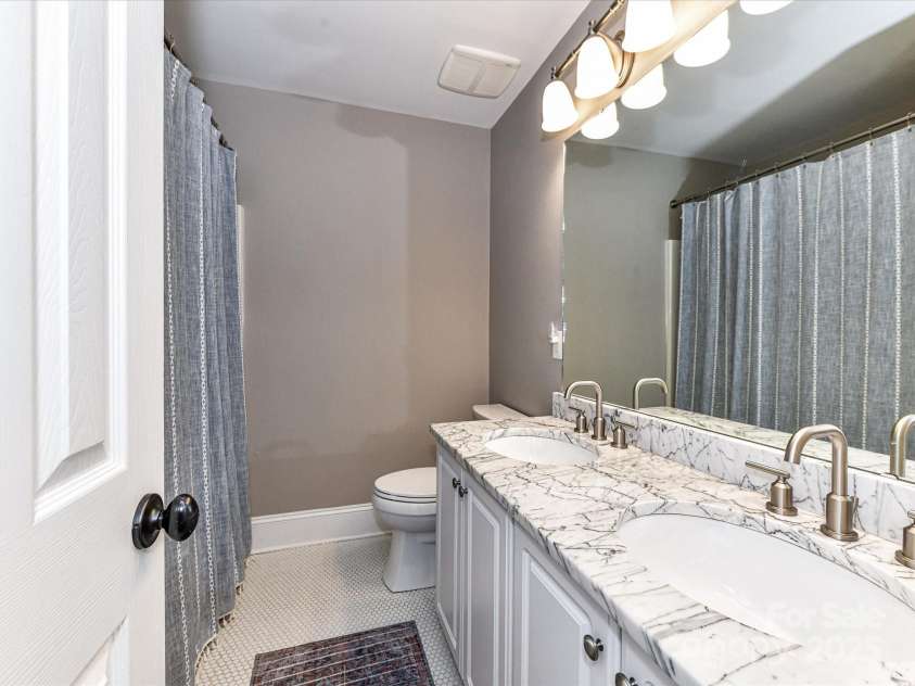 4806 Shannamara Drive, Matthews, NC 28104.  MLS# CAR4271064, YatesRealty ID 33717. 