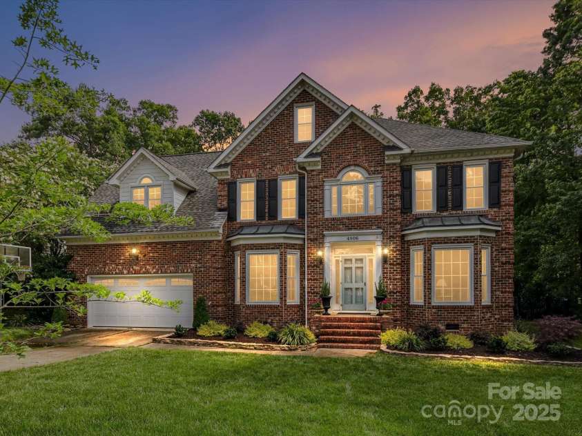 4806 Shannamara Drive, Matthews, NC 28104.  MLS# CAR4271064, YatesRealty ID 33717. 