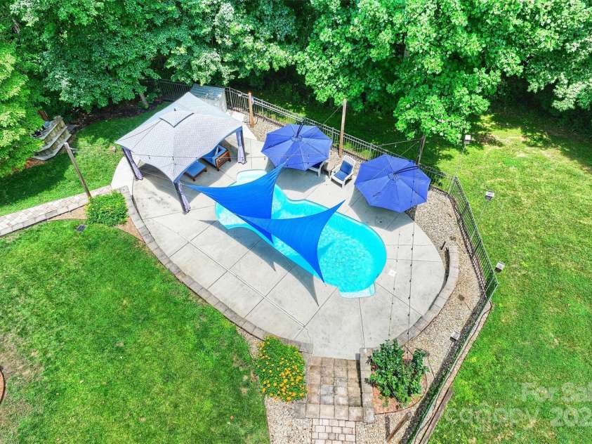 6411 Glenn Teague Road, Charlotte, NC 28216.  MLS# CAR4272377, YatesRealty ID 33718. 