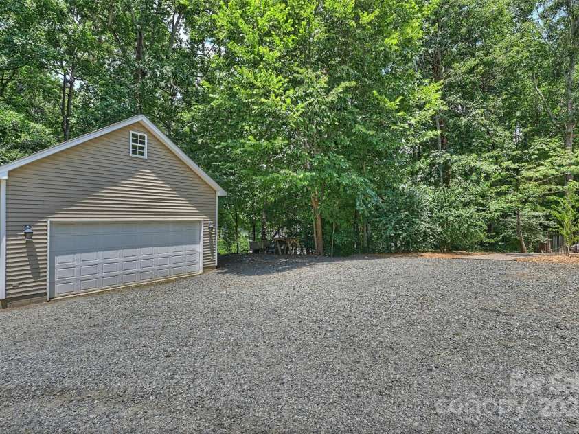 6411 Glenn Teague Road, Charlotte, NC 28216.  MLS# CAR4272377, YatesRealty ID 33718. 