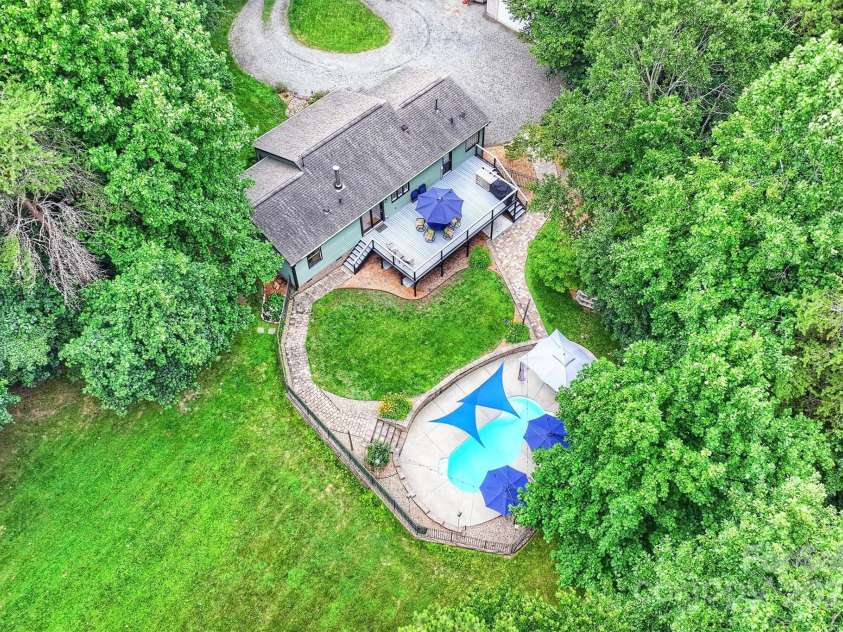 6411 Glenn Teague Road, Charlotte, NC 28216.  MLS# CAR4272377, YatesRealty ID 33718. 