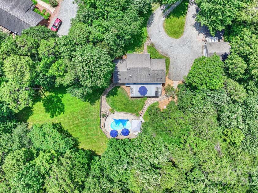 6411 Glenn Teague Road, Charlotte, NC 28216.  MLS# CAR4272377, YatesRealty ID 33718. 