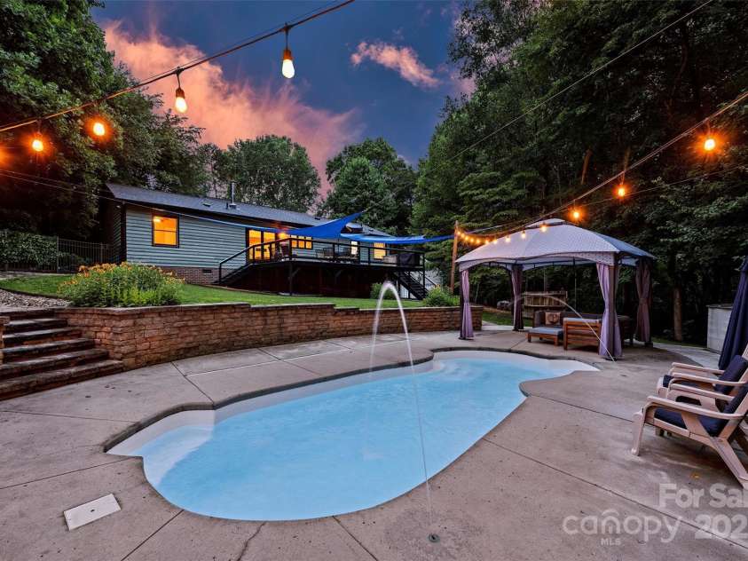 6411 Glenn Teague Road, Charlotte, NC 28216.  MLS# CAR4272377, YatesRealty ID 33718. 